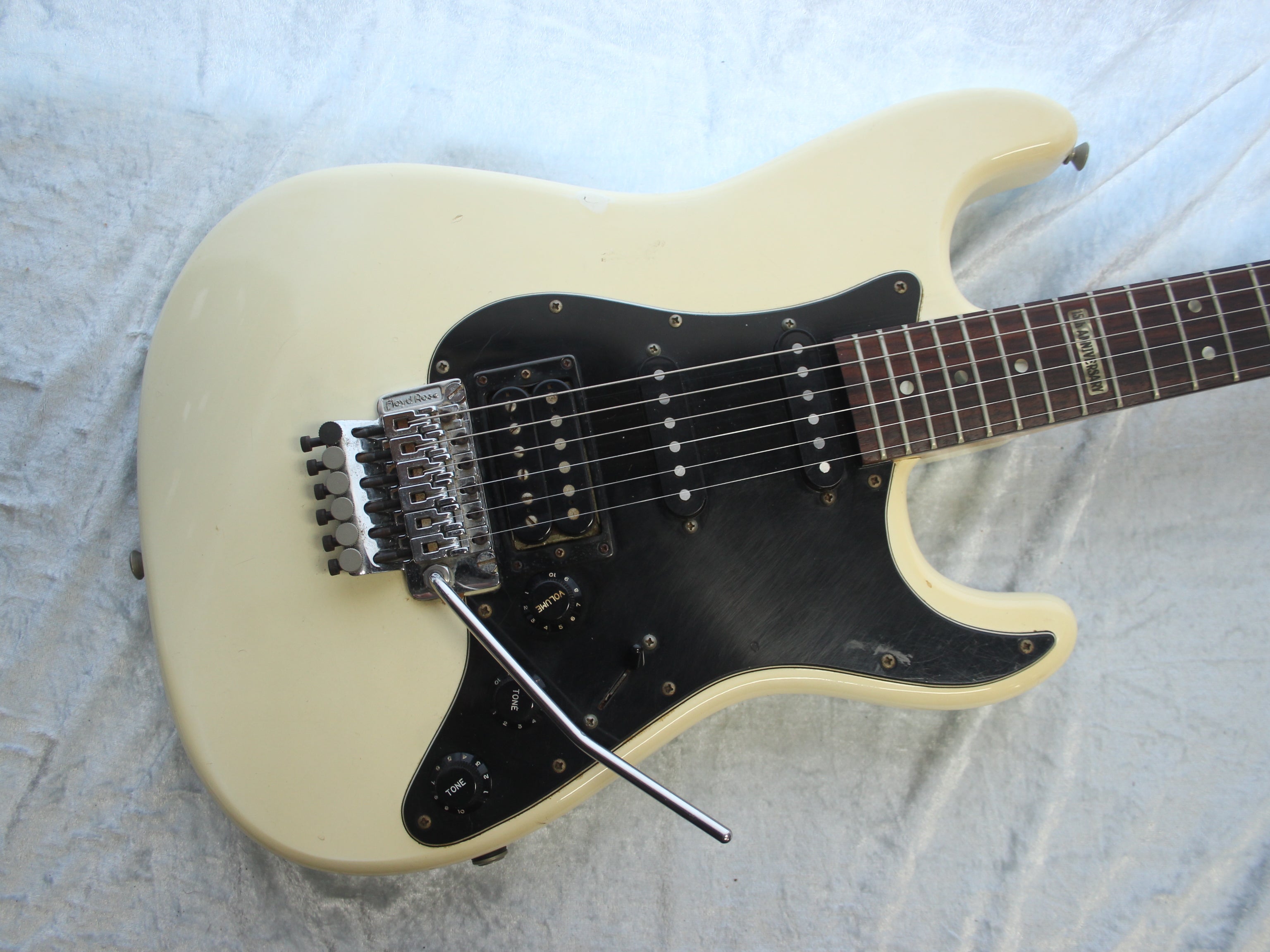 大人気新品 Fernandes FST-65 15th Anniversary Strat ギター