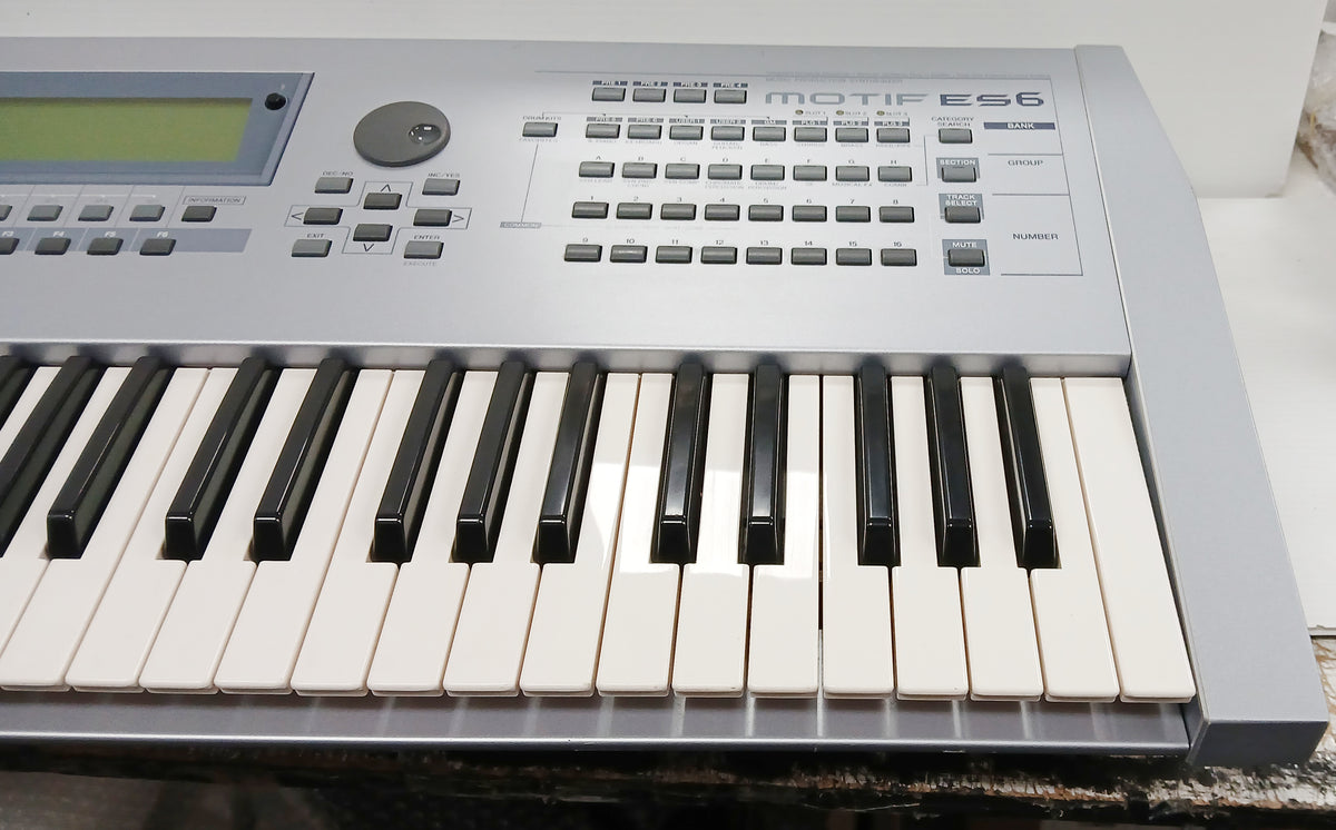 Yamaha ES6 Motif Vintage Synth 61 Key w/ Breath Controller Input