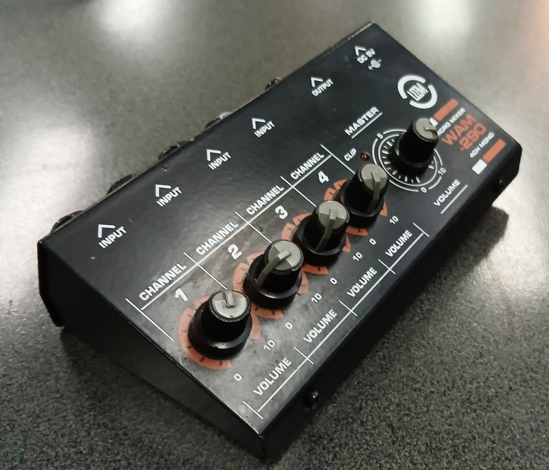 Leem WAM-290 4 Channel Mini Mixer  4  Inputs Battery or AC Power